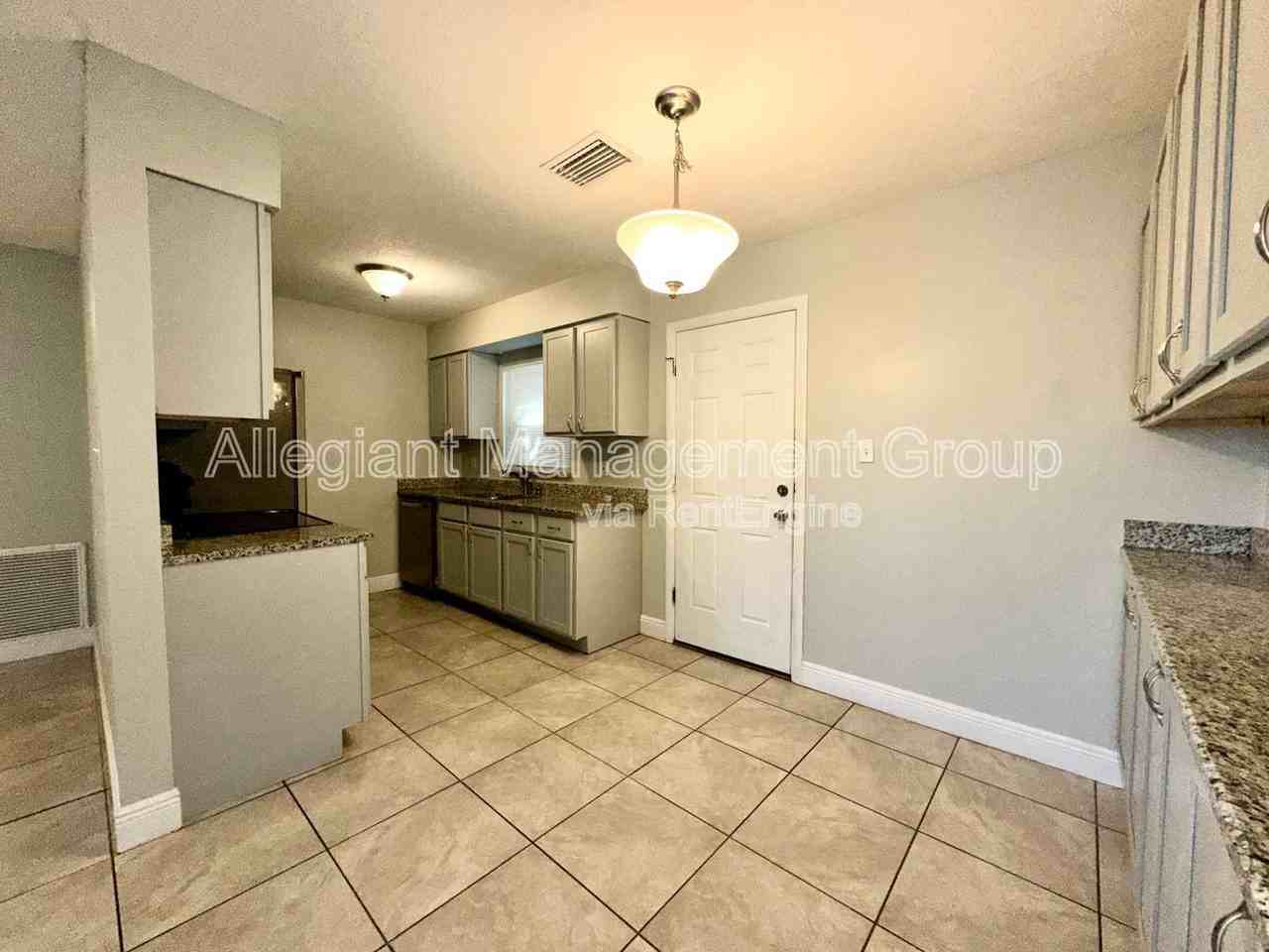 116 N College St #A - Photo 4 of 19