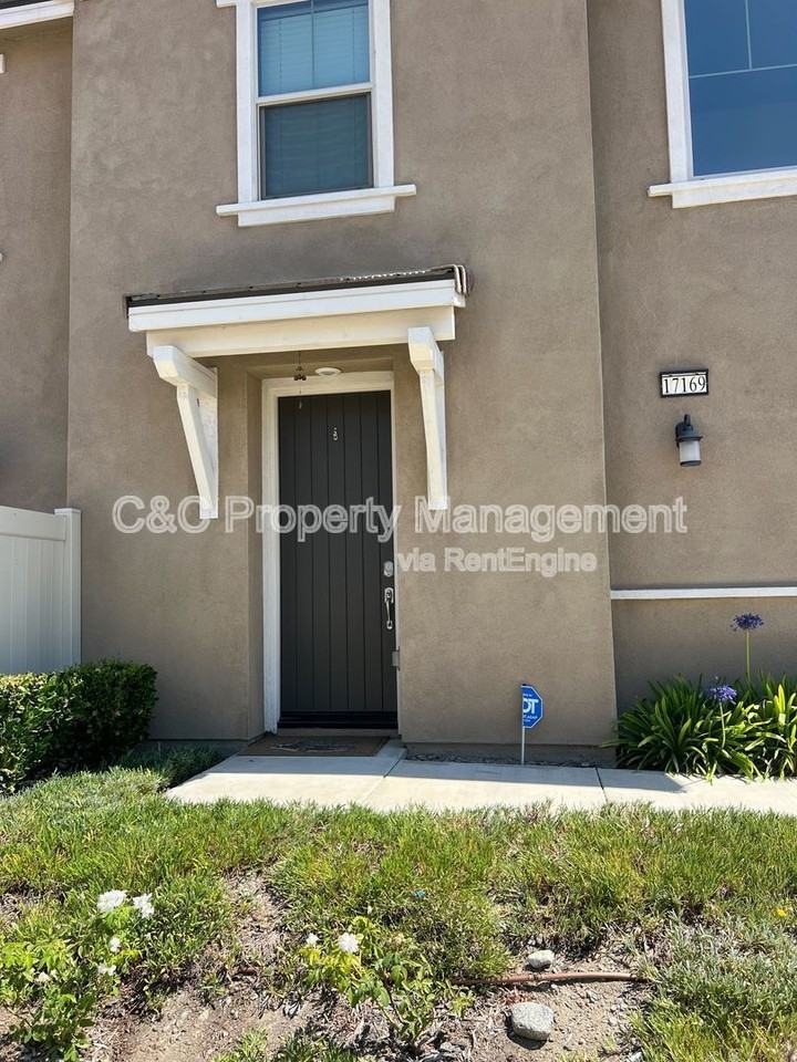 17169 Gray Pine Pl - Photo 2 of 15