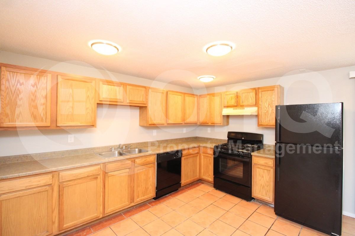 8128 W Earll Dr - Photo 3 of 20