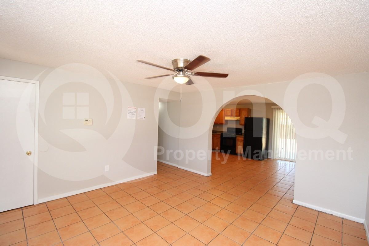 8128 W Earll Dr - Photo 6 of 20