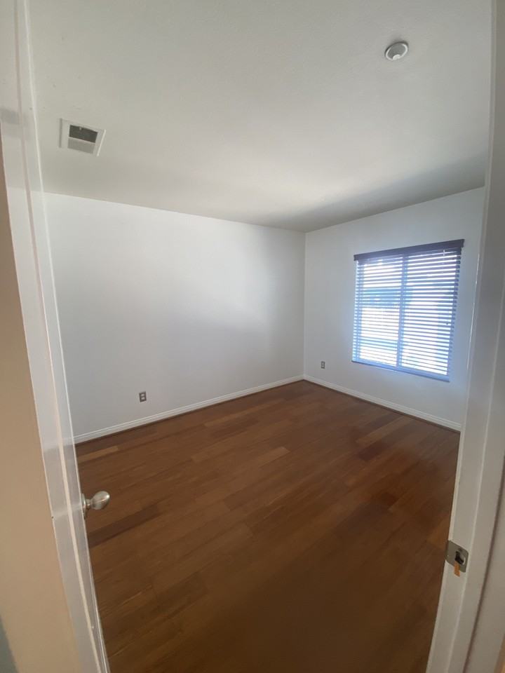 3513 Sandcastle Ln - Photo 2 of 13