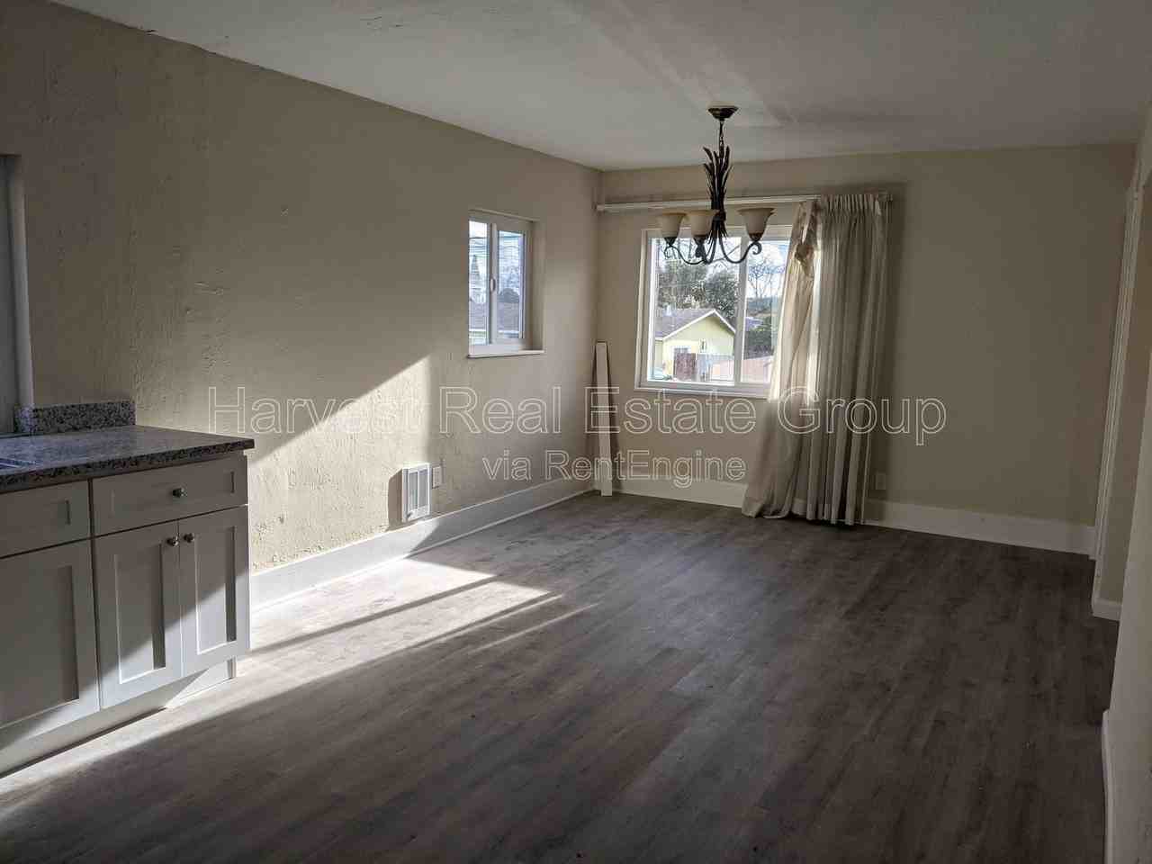 9112 D Street - Photo 2 of 5