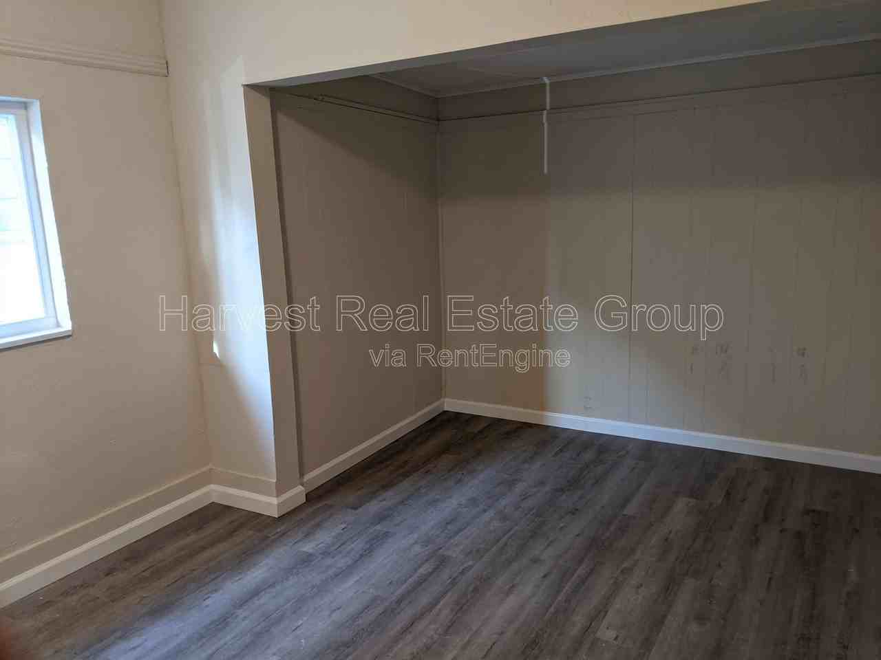 9112 D Street - Photo 3 of 5