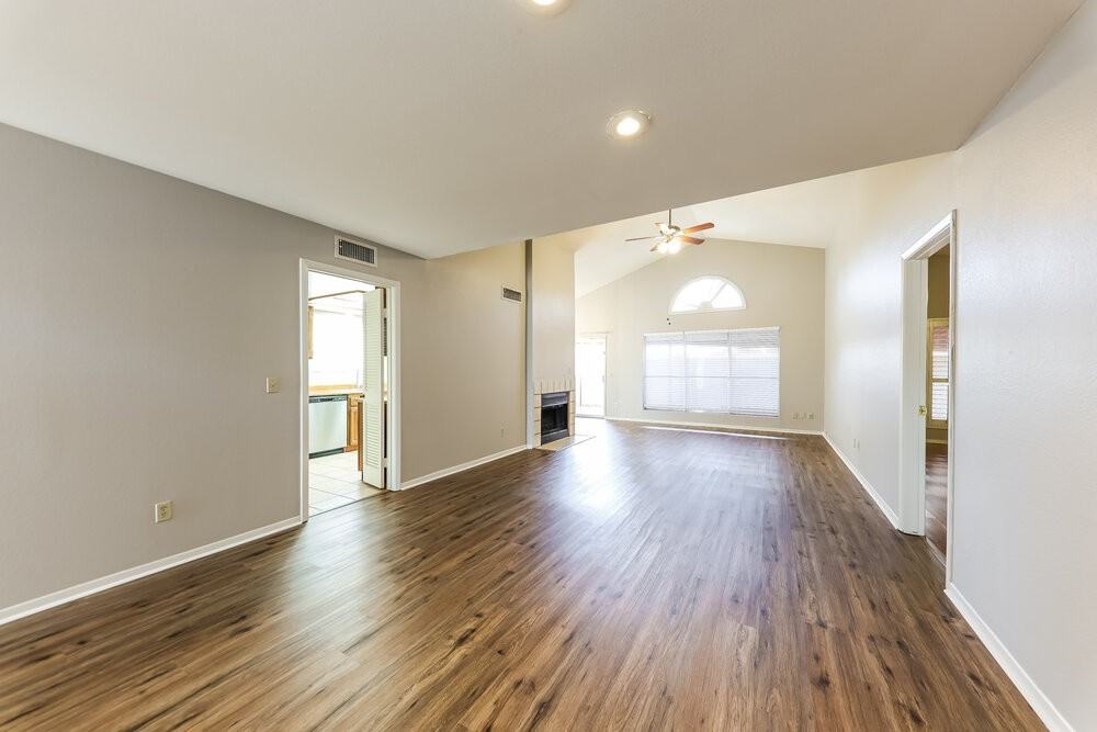 429 E Utopia Rd - Photo 4 of 17