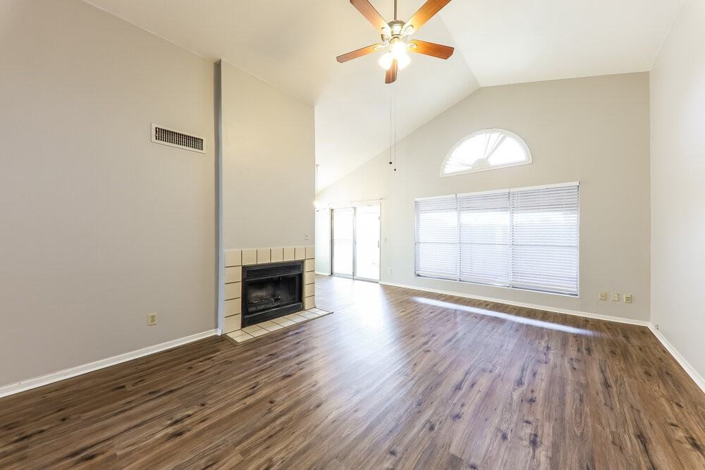 429 E Utopia Rd - Photo 5 of 17