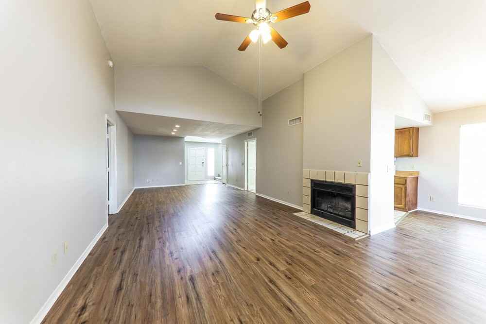 429 E Utopia Rd - Photo 6 of 17