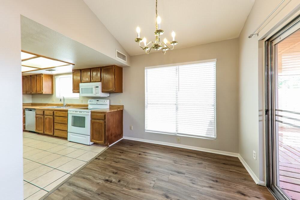 429 E Utopia Rd - Photo 7 of 17