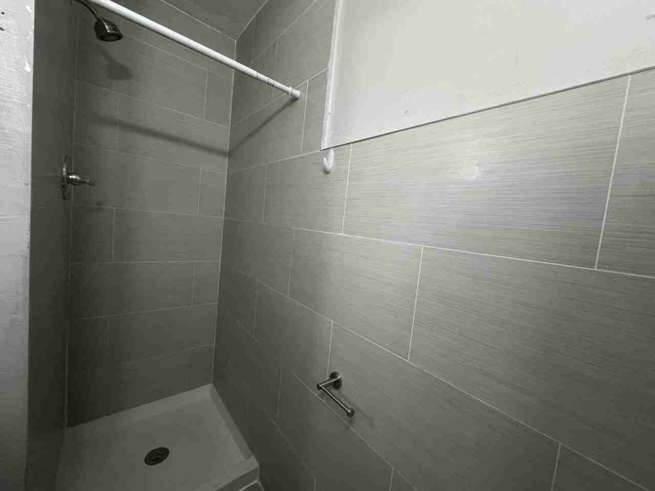 811 Nwavenue #3 - Photo 6 of 23