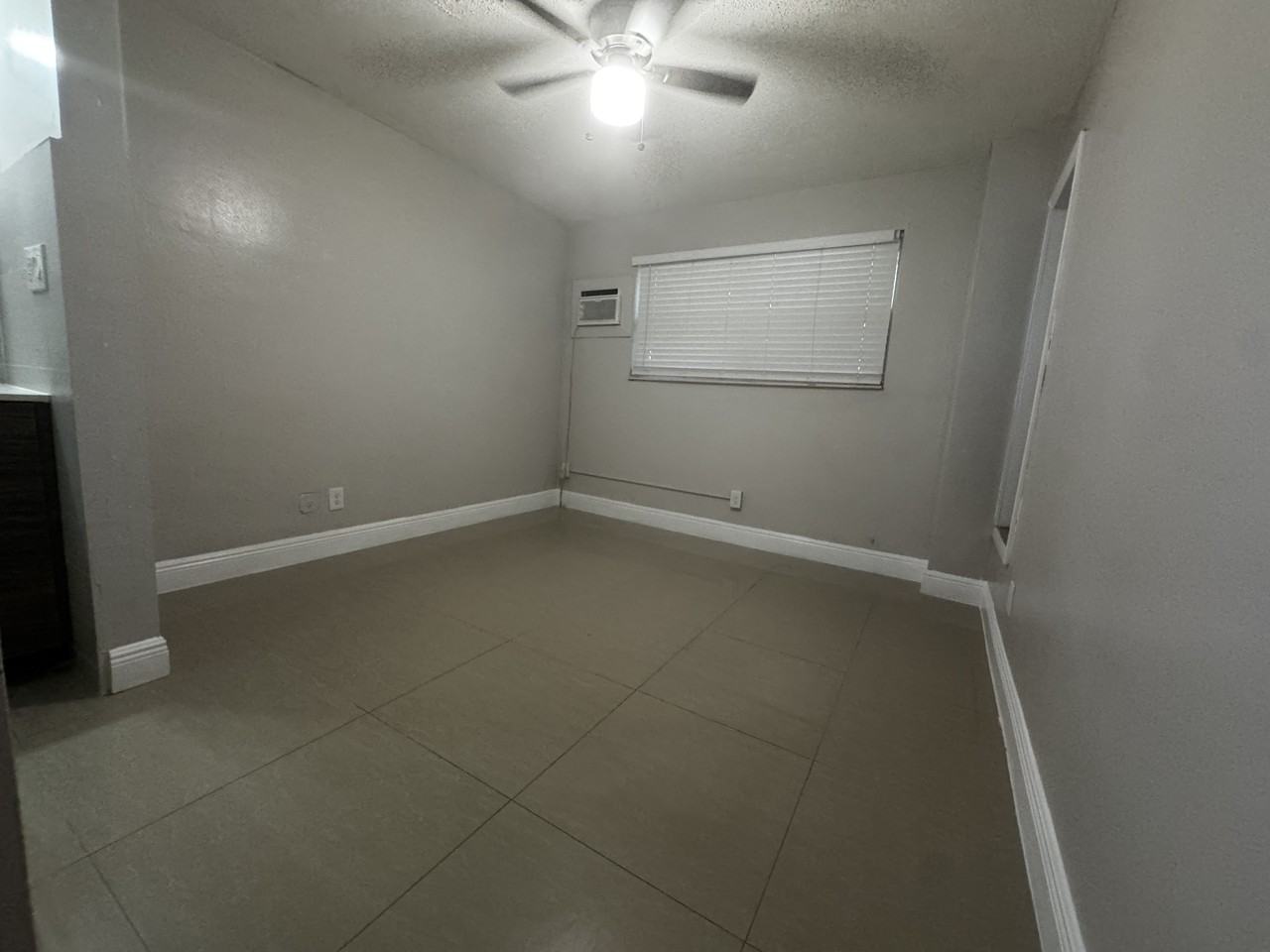811 Nwavenue #3 - Photo 2 of 23