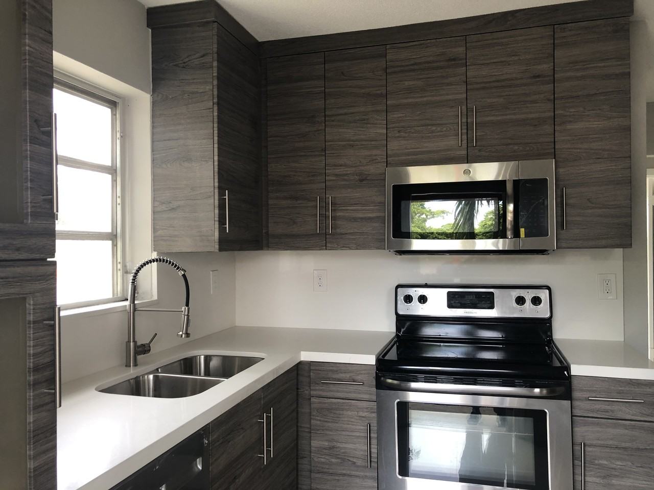 811 Nwavenue #3 - Photo 4 of 23