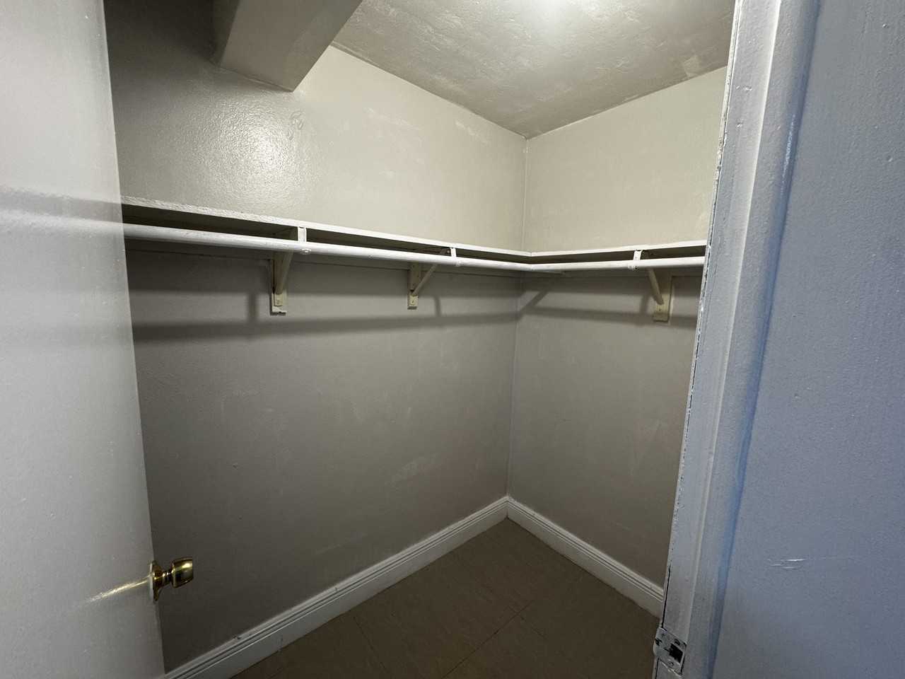 811 Nwavenue #1 - Photo 2 of 22