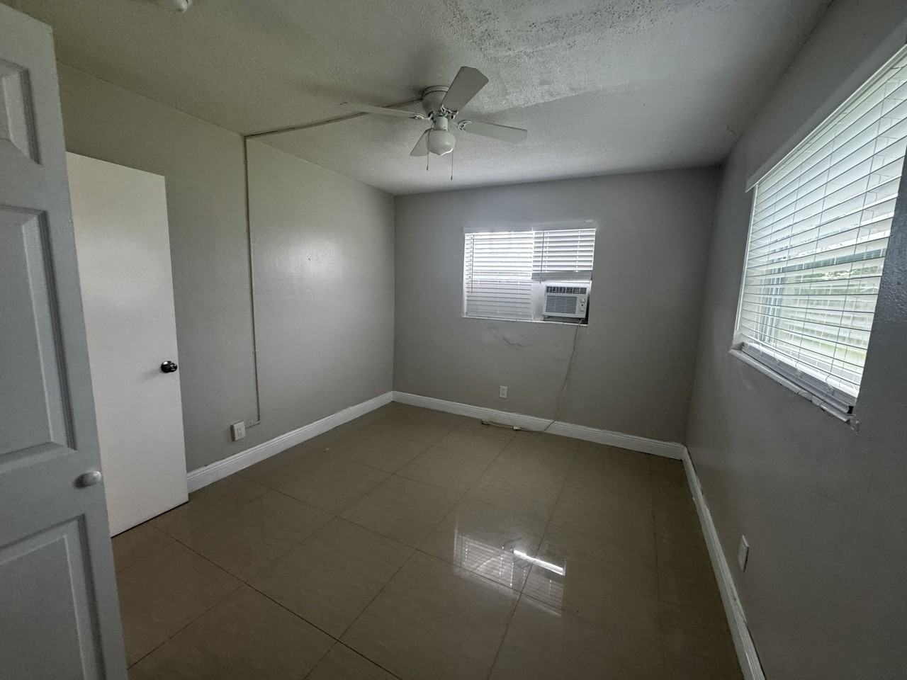 811 Nwavenue #1 - Photo 3 of 22