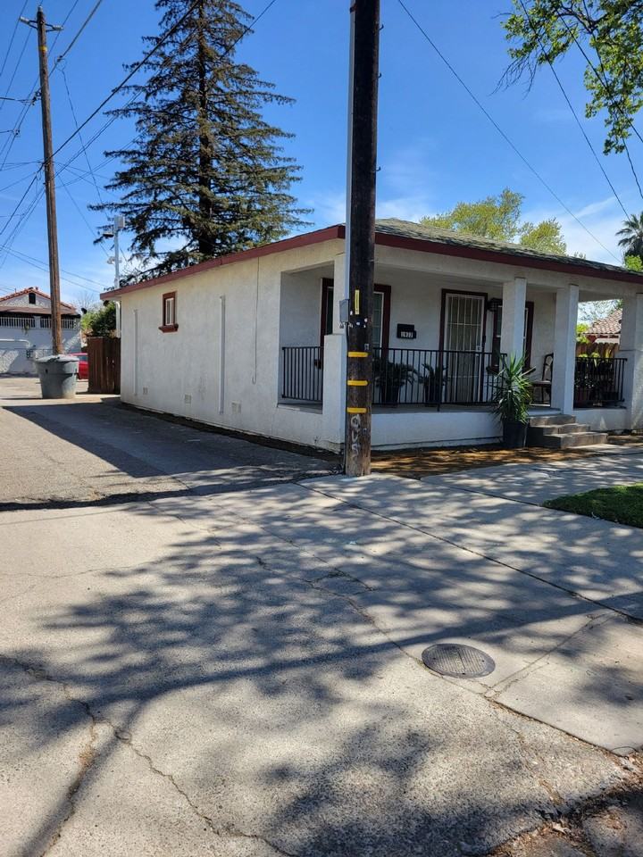 1922 Martin Luther King Jr Way - Photo 3 of 22