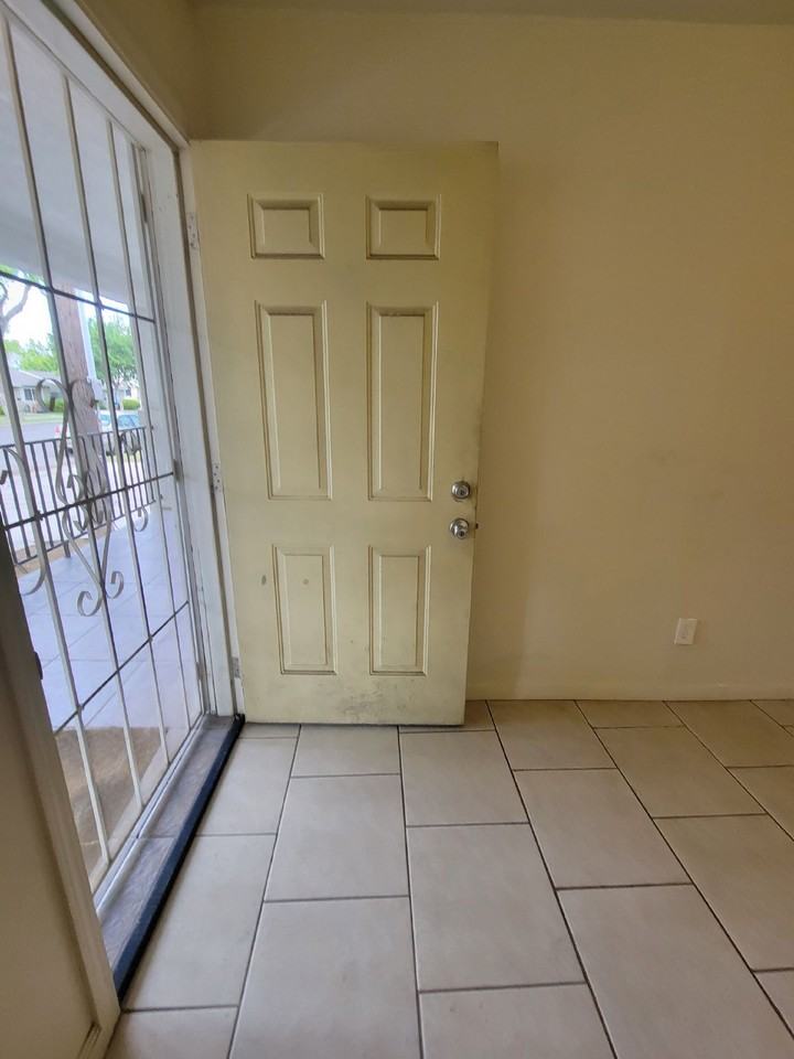 1922 Martin Luther King Jr Way - Photo 4 of 22