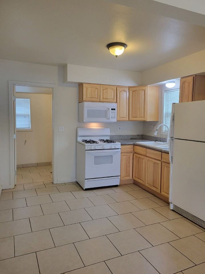 1922 Martin Luther King Jr Way - Photo 7 of 22