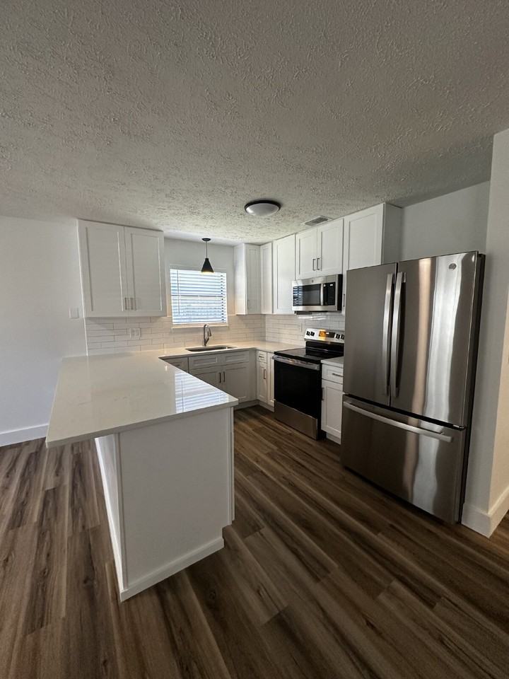 615 Gardenia St - Photo 3 of 8