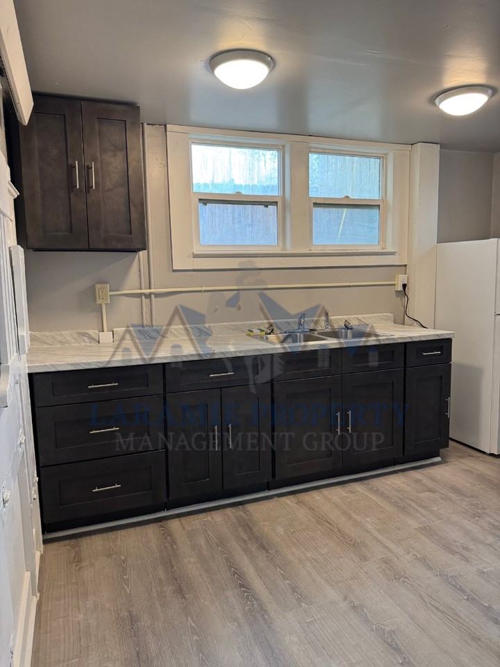 511 1/2 E Lewis St - Photo 4 of 14