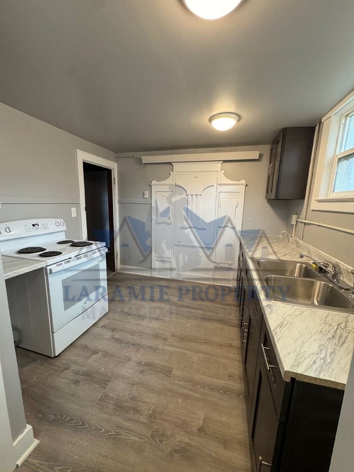 511 1/2 E Lewis St - Photo 5 of 14