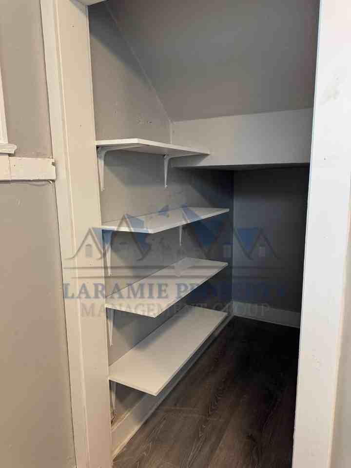 511 1/2 E Lewis St - Photo 7 of 13