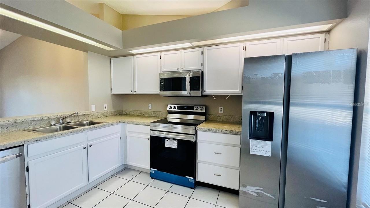 14772 Laguna Beach Cir - Photo 2 of 12