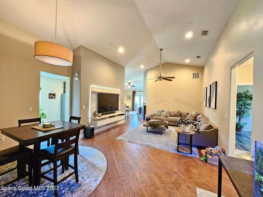 1255 Sangria Cir - Photo 2 of 13