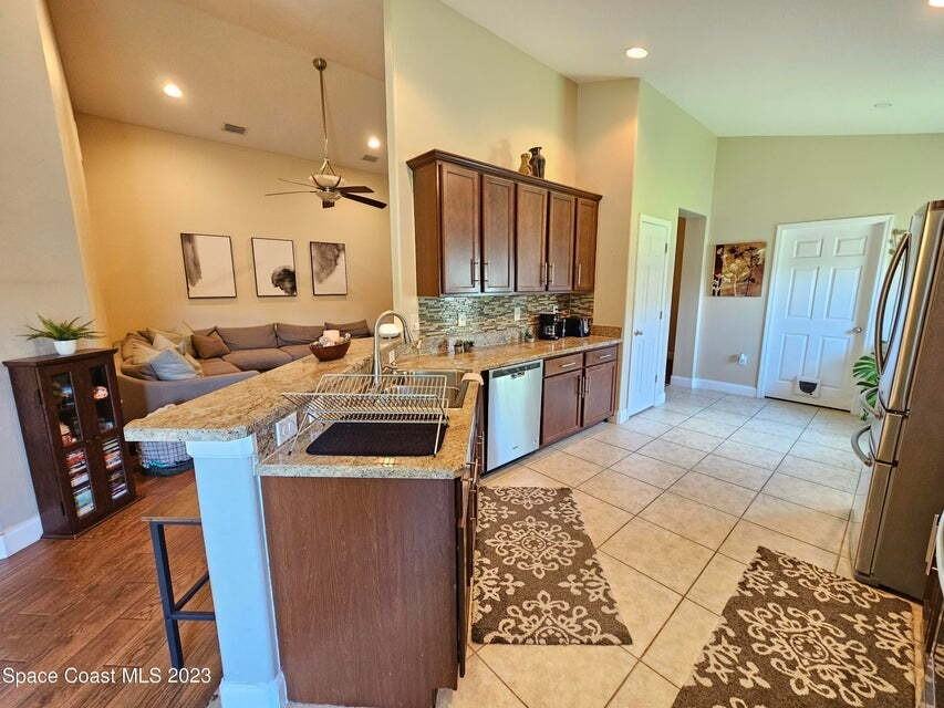 1255 Sangria Cir - Photo 3 of 13