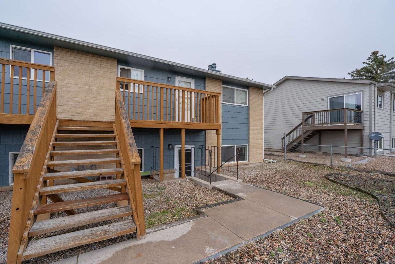 4930 King Arthur Way Apt D - Photo 3 of 17