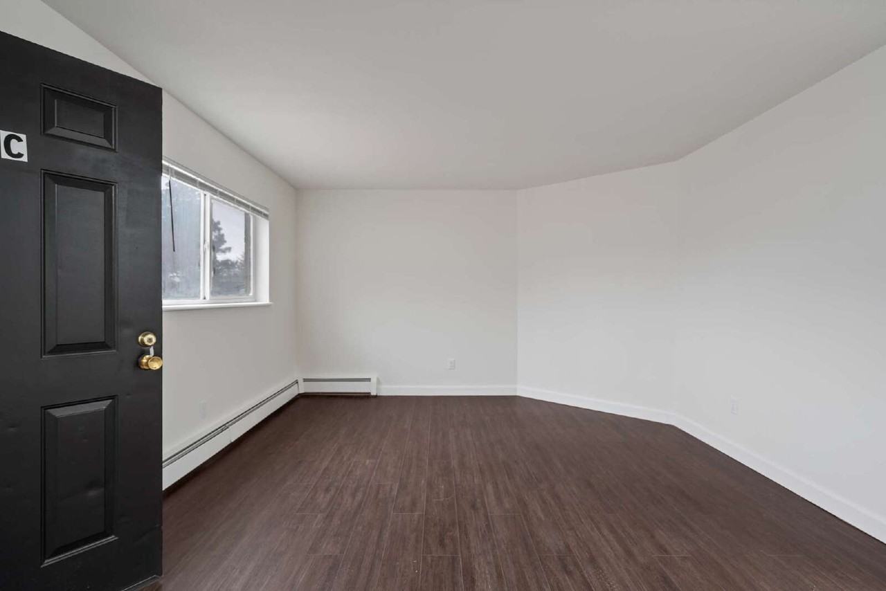 4930 King Arthur Way Apt D - Photo 5 of 17