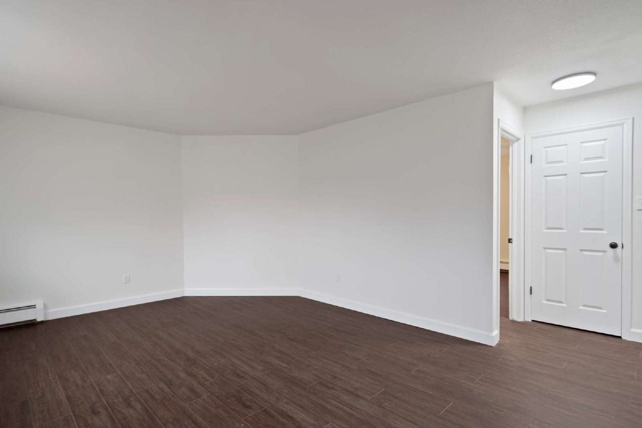 4930 King Arthur Way Apt D - Photo 6 of 17