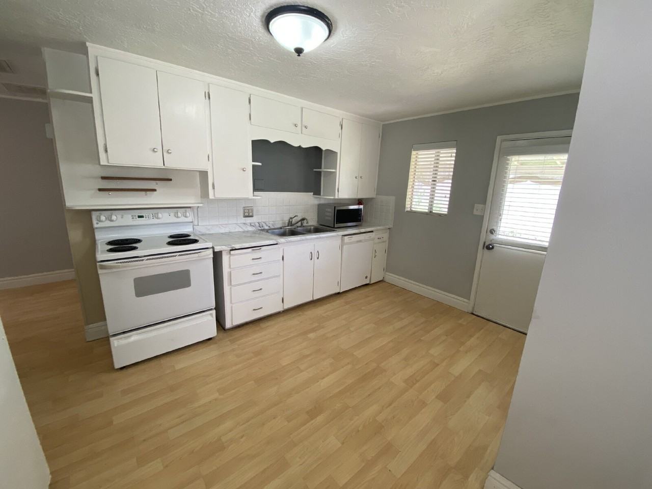 465 S 100 E Apt 10 - Photo 6 of 17