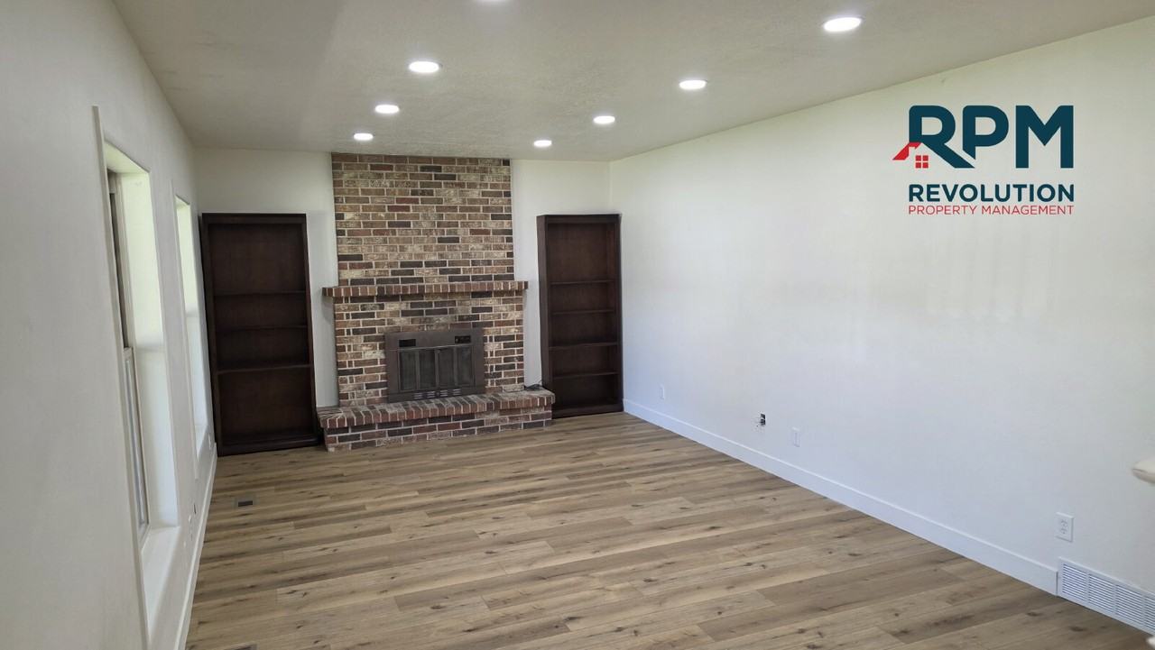 4221 Lilac Ln - Photo 2 of 19