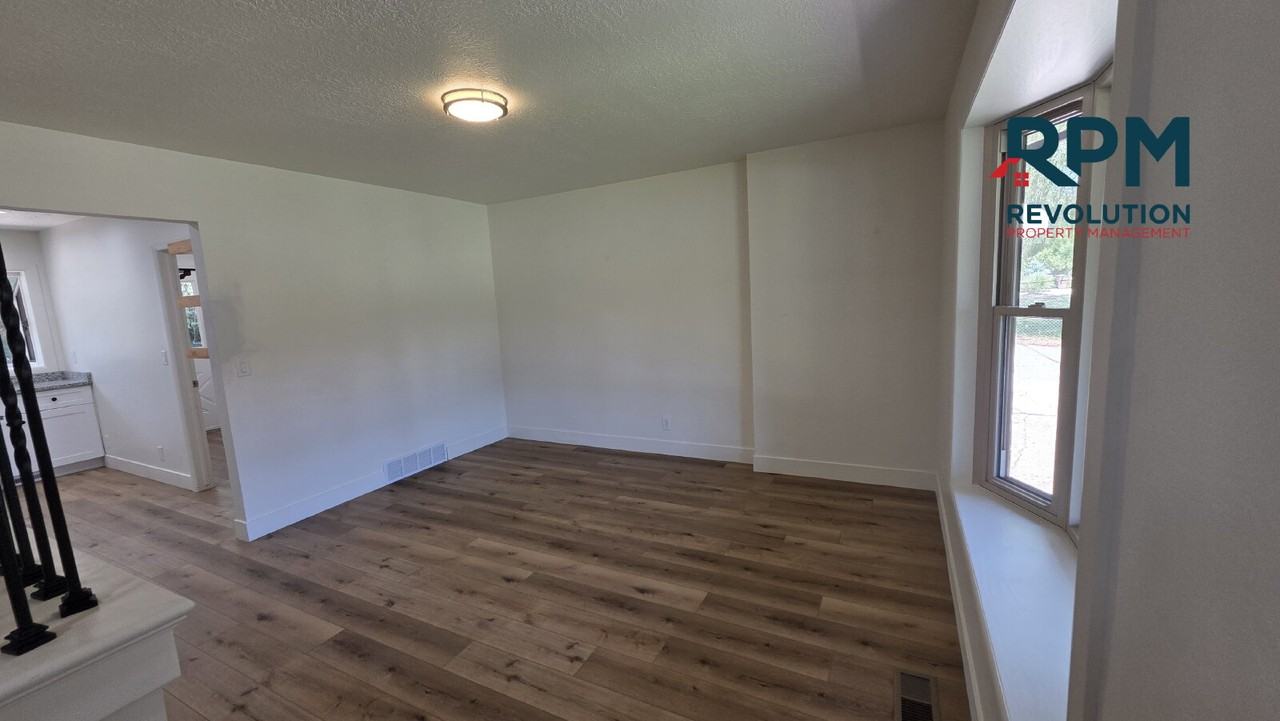 4221 Lilac Ln - Photo 3 of 19