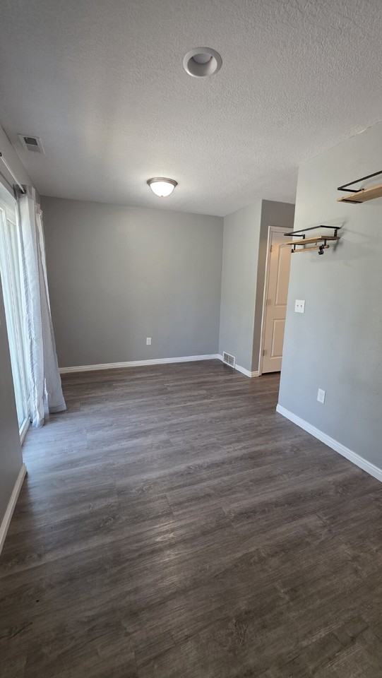 510 W 2650 N - Photo 3 of 18