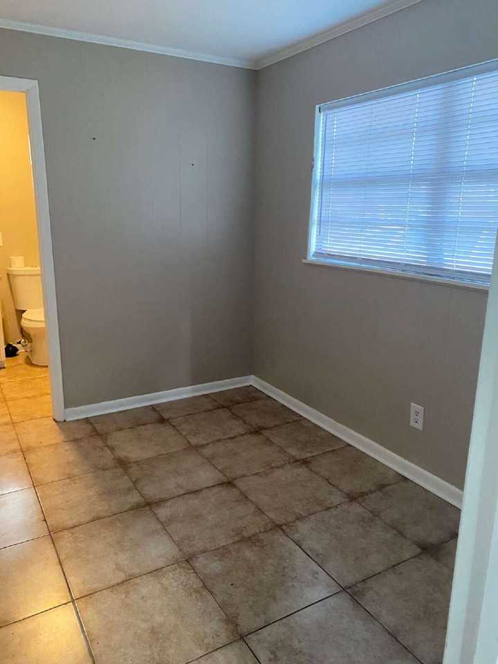407 Avenue A Se - Photo 3 of 12
