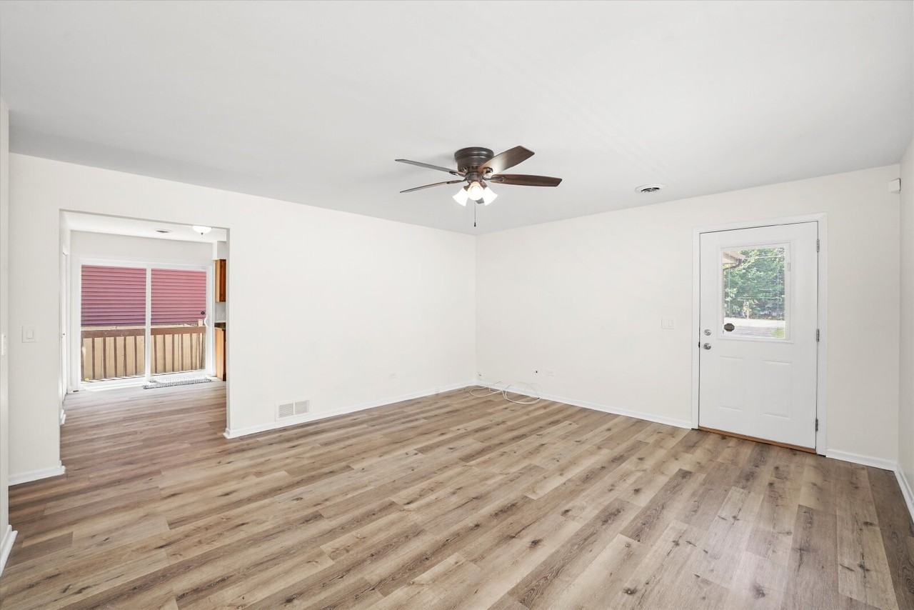 35763 N Wilson Rd - Photo 2 of 31