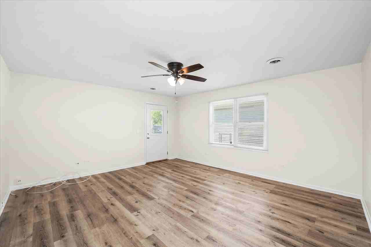 35763 N Wilson Rd - Photo 3 of 31