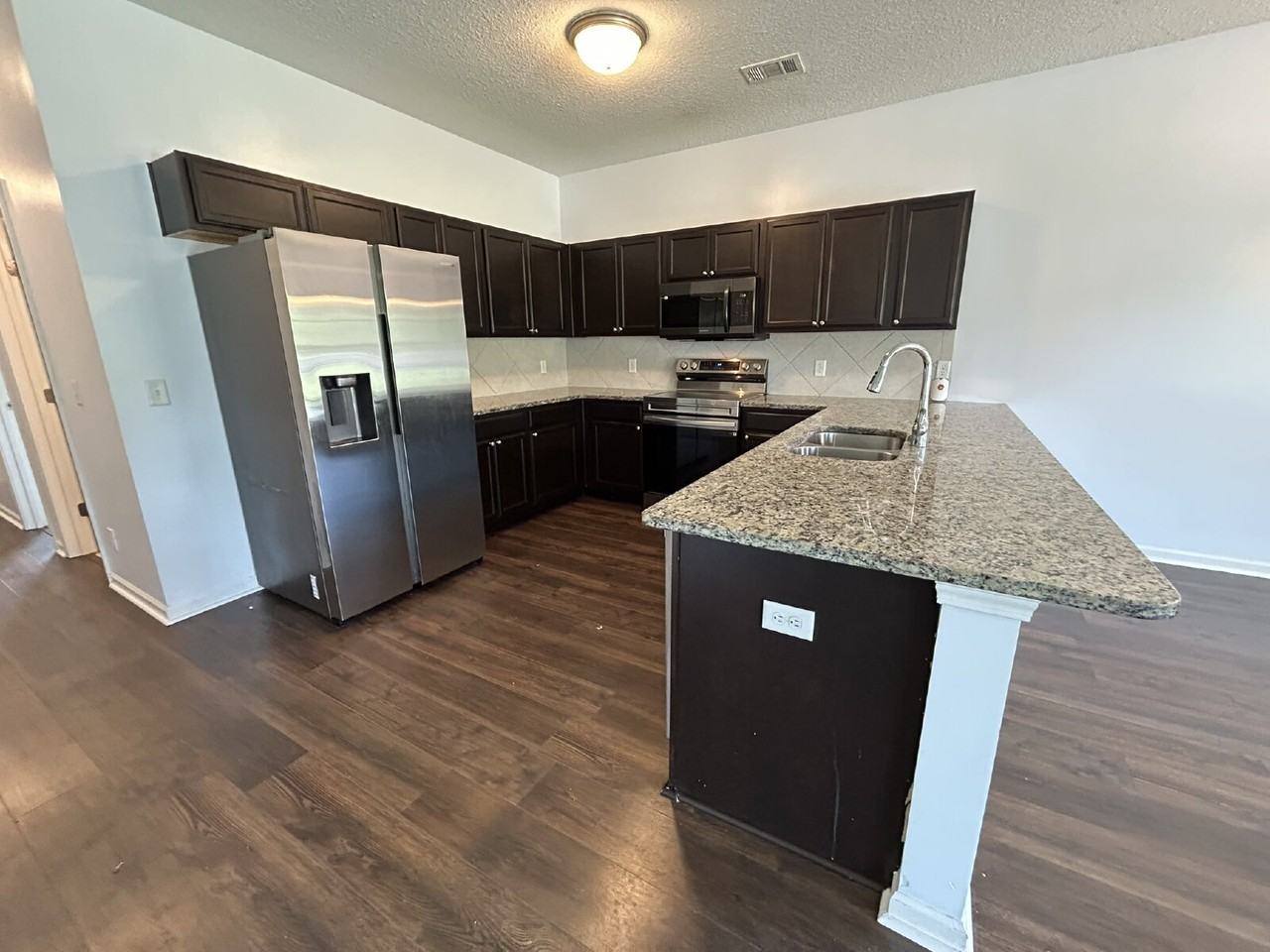 206 Summerhill Dr Ne - Photo 2 of 14