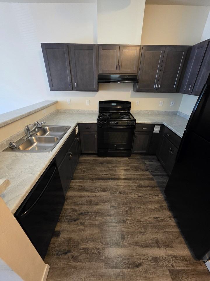 1427 Center Point Rd Ne #104 - Photo 3 of 12