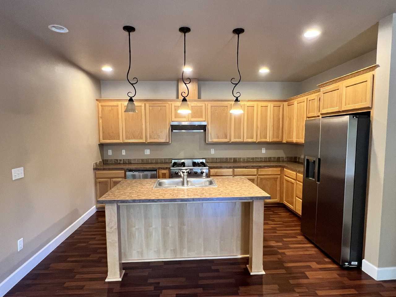 395 Ellie Ln - Photo 4 of 21