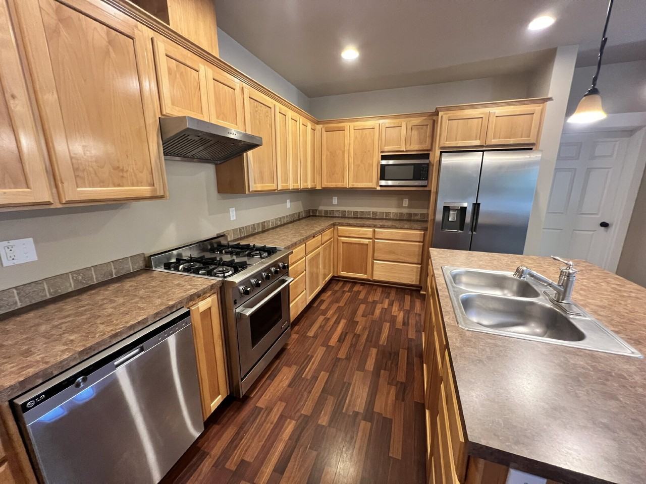 395 Ellie Ln - Photo 5 of 21