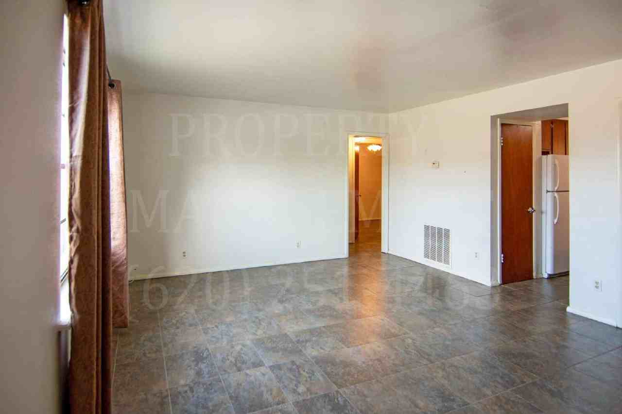 403 W 9th St - Photo 2 of 20