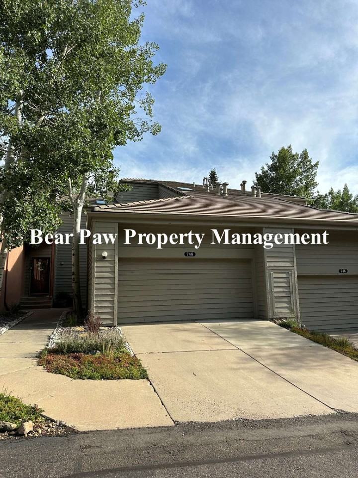 748 Ridgeside Dr - Photo 2 of 34