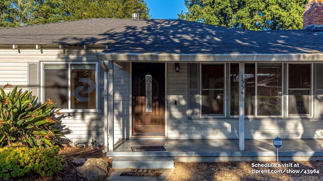 1334 Floyd Ave - Photo 5 of 19