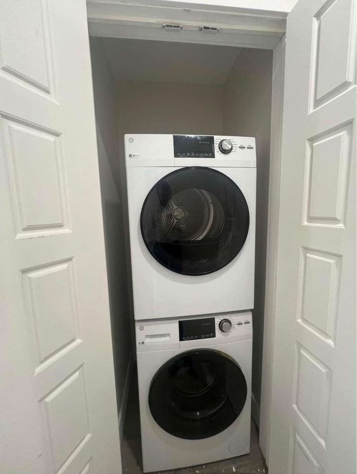 5587 Avenue de l'Esplanade - Photo 3 of 8