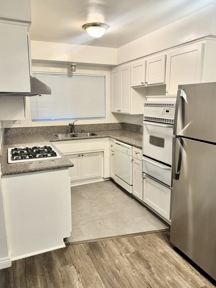 1300 North Laurel Avenue #12