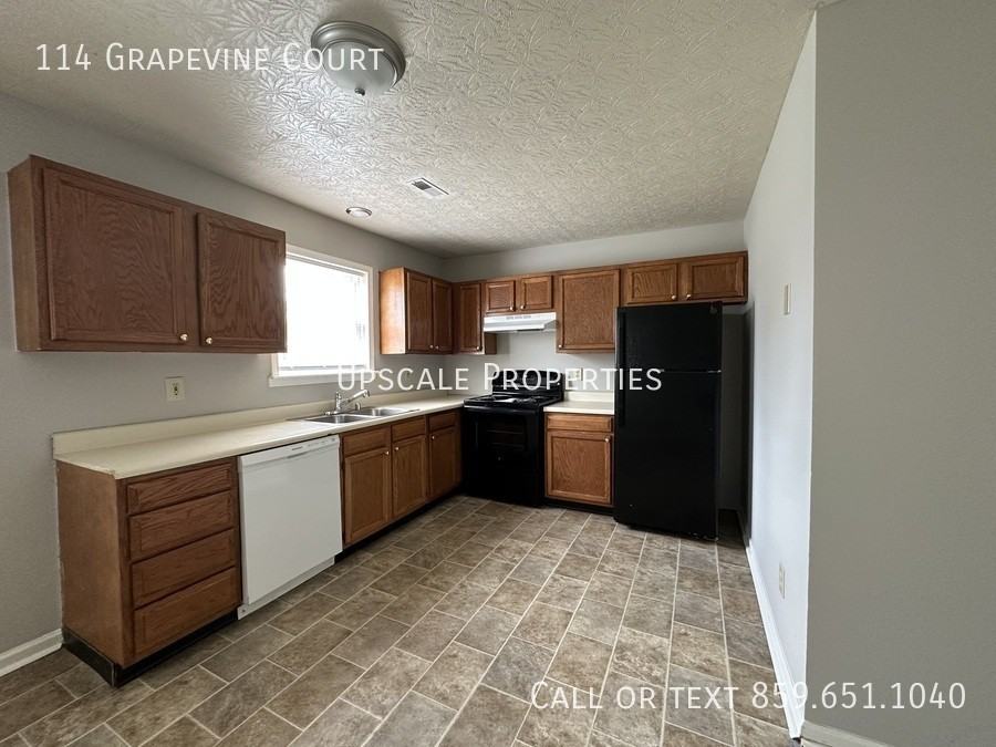 114 Grapevine Court - Photo 3 of 9