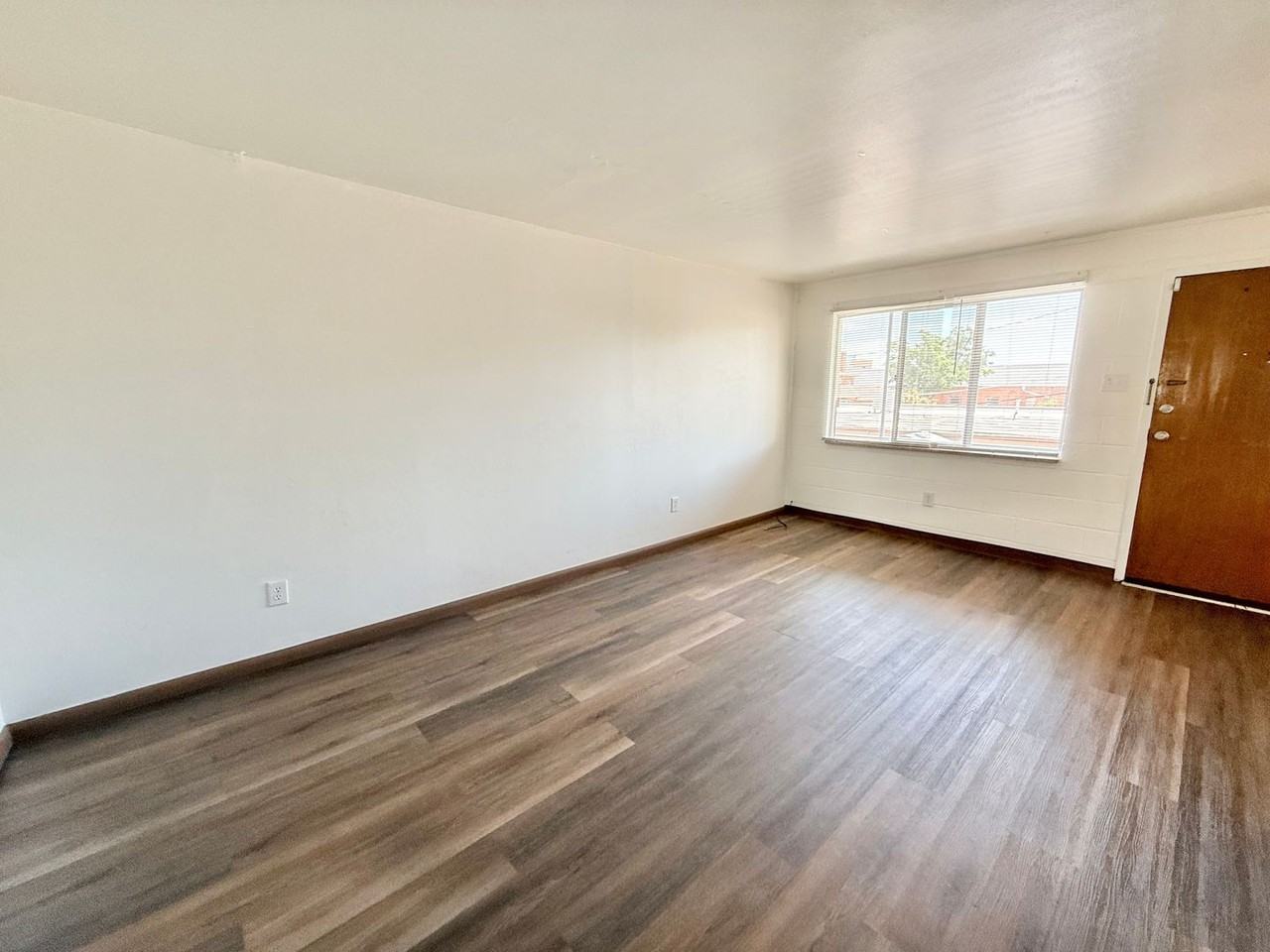 212 W Abriendo Ave #H - Photo 2 of 17