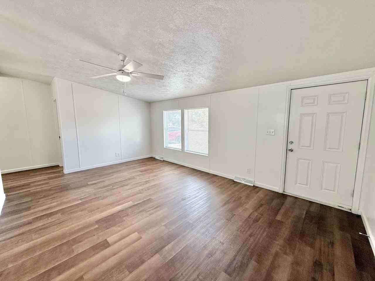 715 S Ogden Ave - Photo 2 of 20