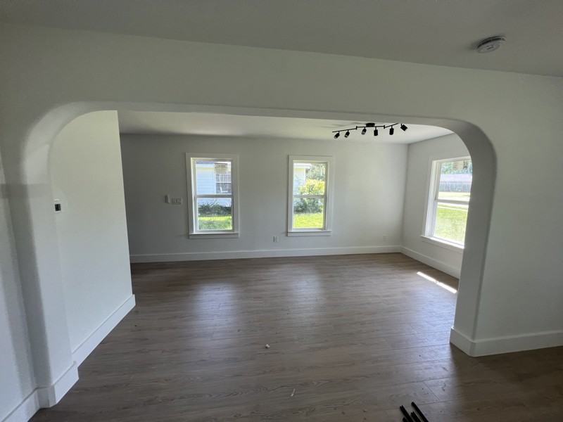 1017 Tosch Ln - Photo 3 of 15