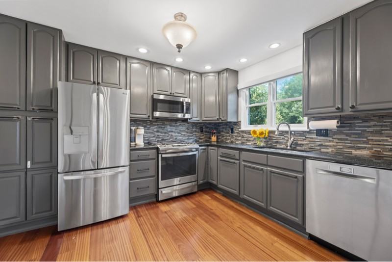1621 Clearview Ave - Photo 3 of 20
